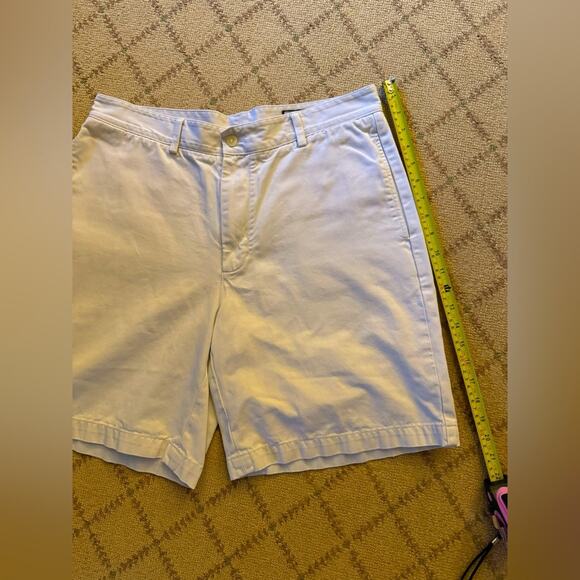 Vineyard Vines Club Short in Stone 34 - Picture 2 of 9